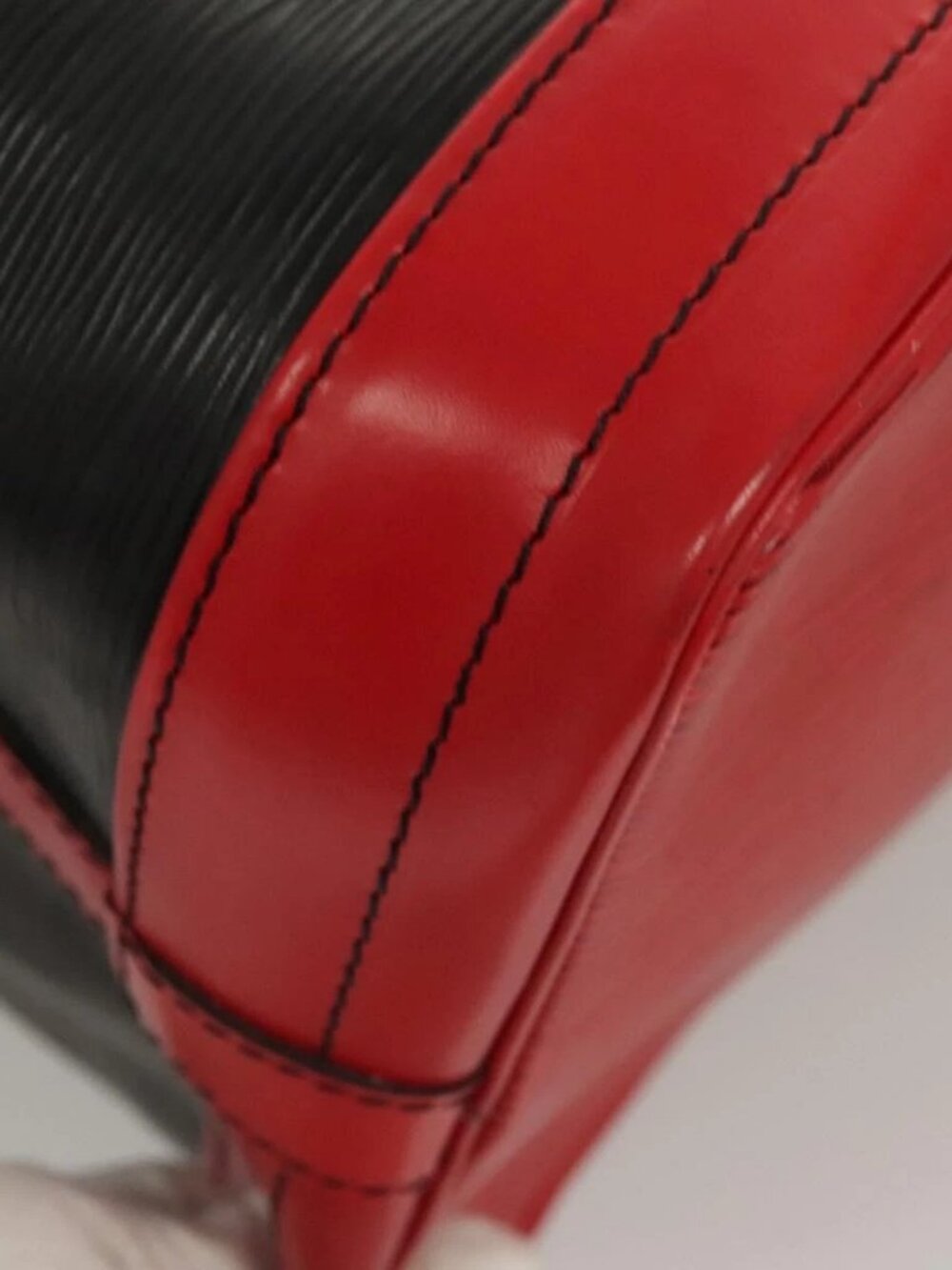 LOUIS VUITTON Epi Noe Shoulder Bag Bicolor Black Red - Picture 5 of 16